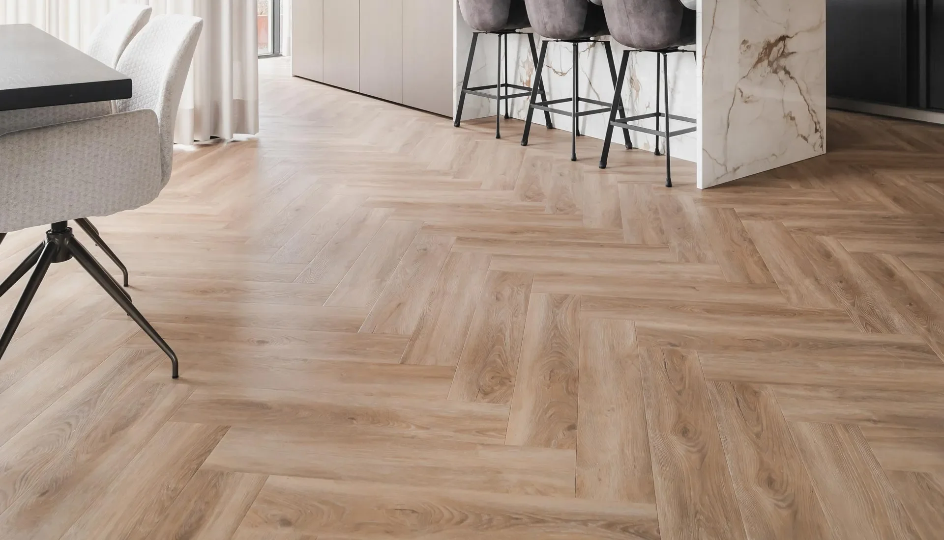 De voordelen van een visgraat PVC-vloer: stijlvol en praktisch De voordelen van een visgraat PVC-vloer: stijlvol en praktisch